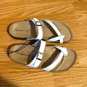 MADDEN GIRL PAMY White Women Sandals  sz 8.5